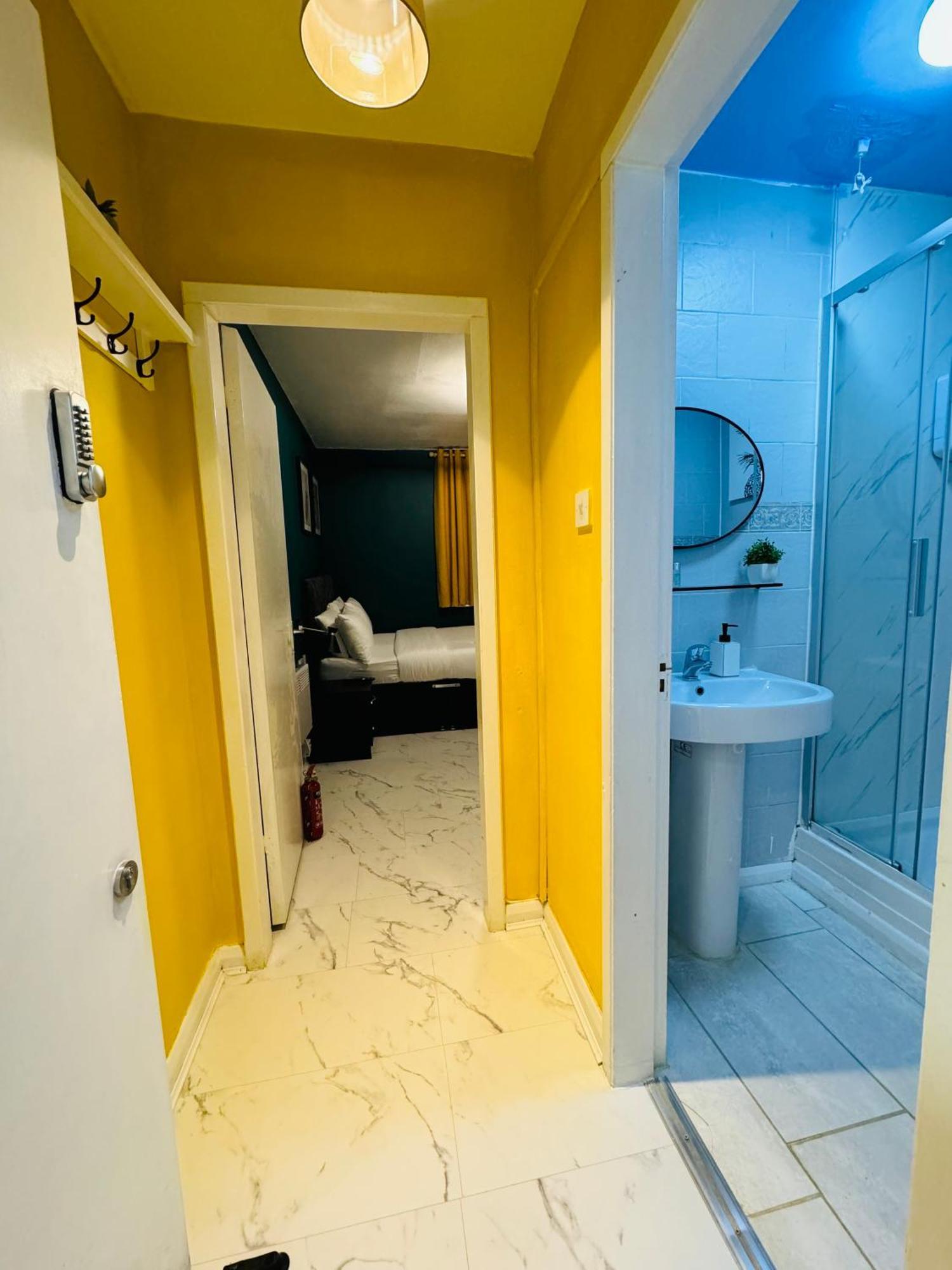 Private Studio Flat In City 1190 London Eksteriør billede
