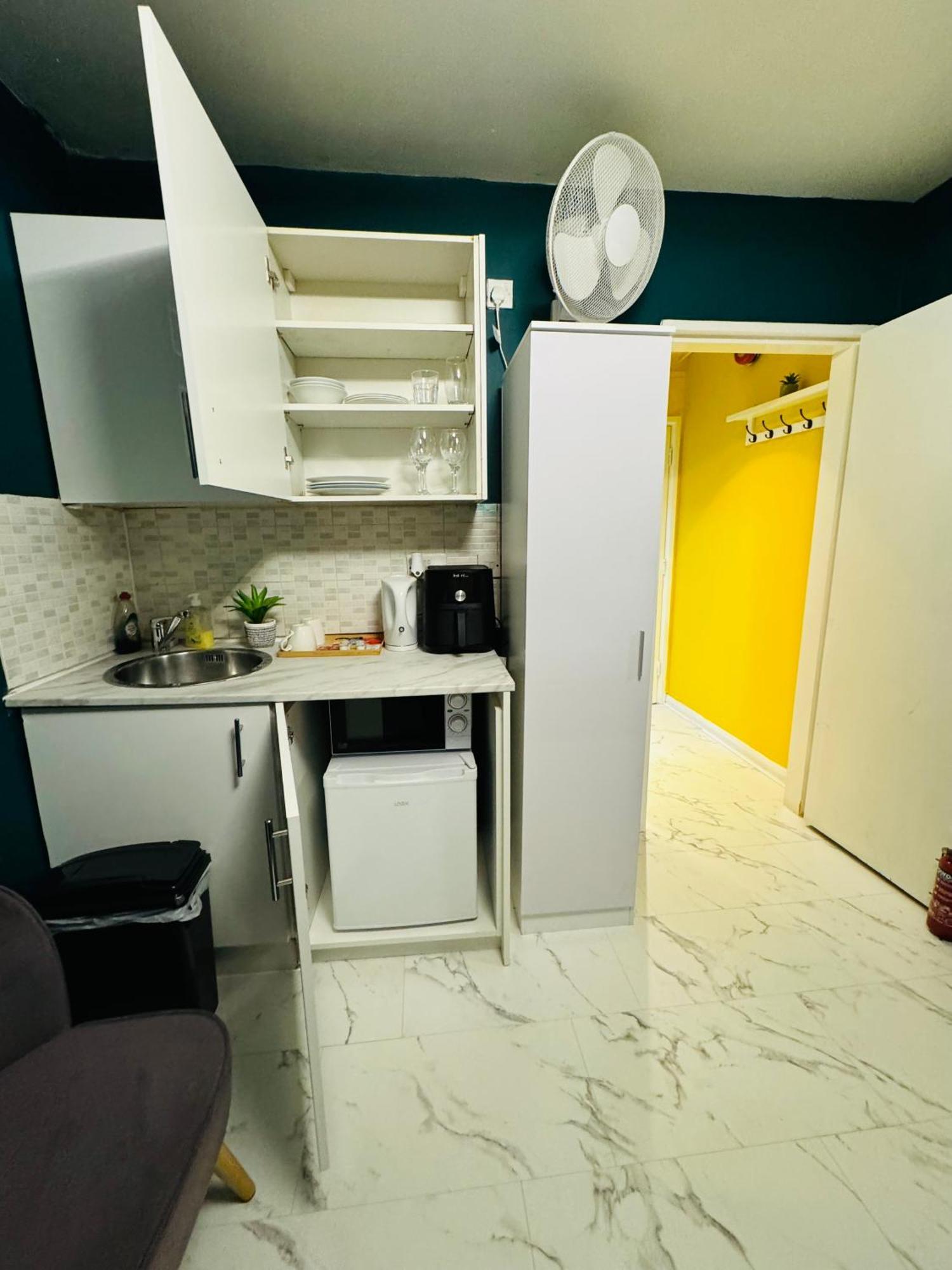 Private Studio Flat In City 1190 London Eksteriør billede
